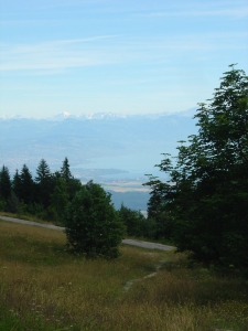 En contrebas, Lausanne et le lac Léman