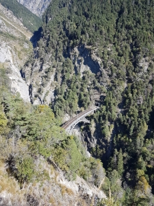 Le pont de fer sur le Bietschbach vu d'en haut