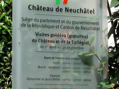 A l'entrée du Château