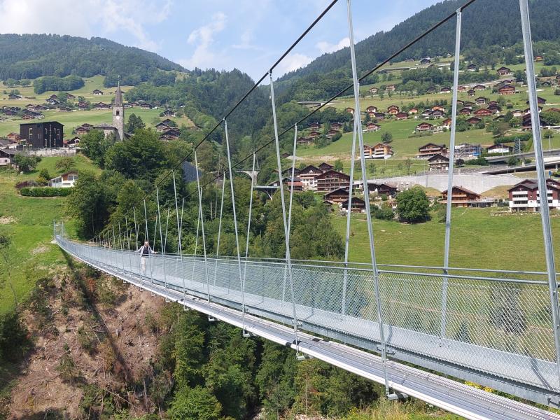Pont suspendu entre Troistorrents et Chenarlier