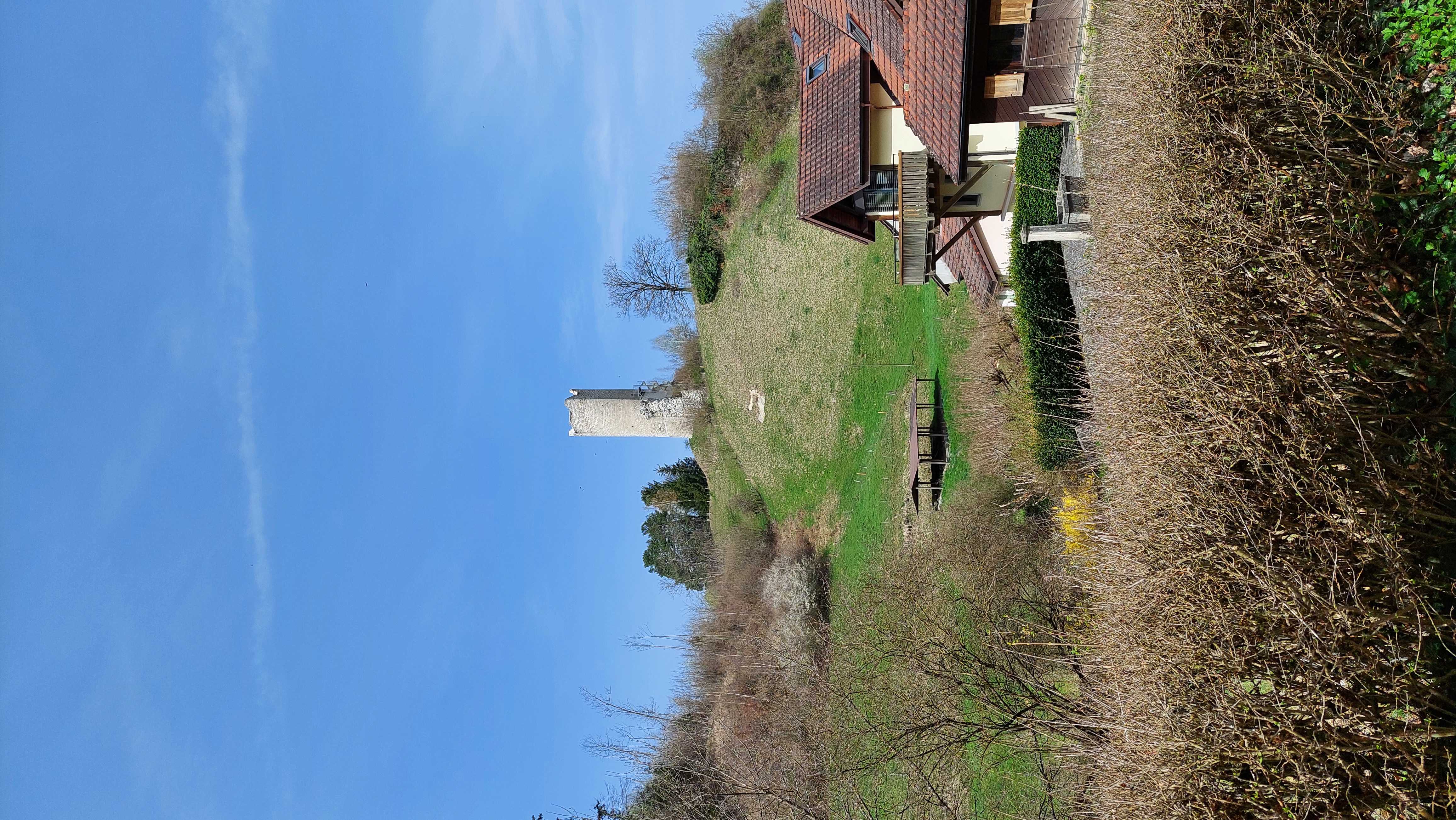 L'Arbogne et le château de Montagny-les-Monts